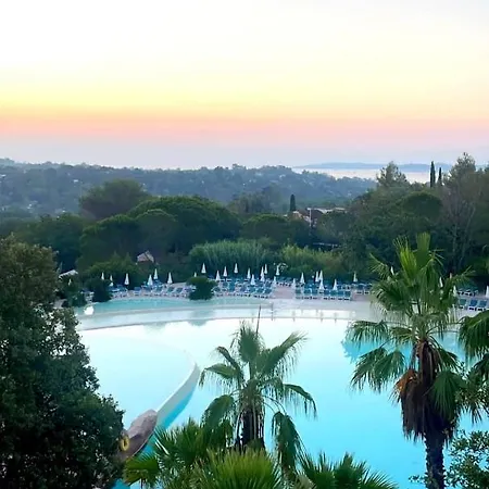 Βίλα Des Chenes Grimaud